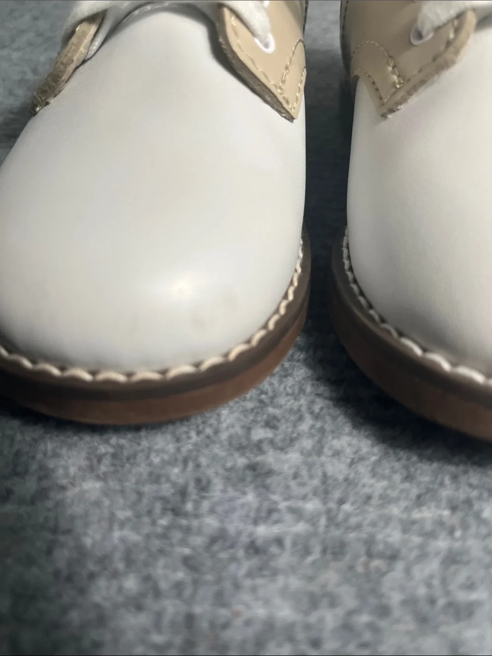 FootMates White and Tan Kids Dress Shoes. Very minor scuff mark on toe bed.